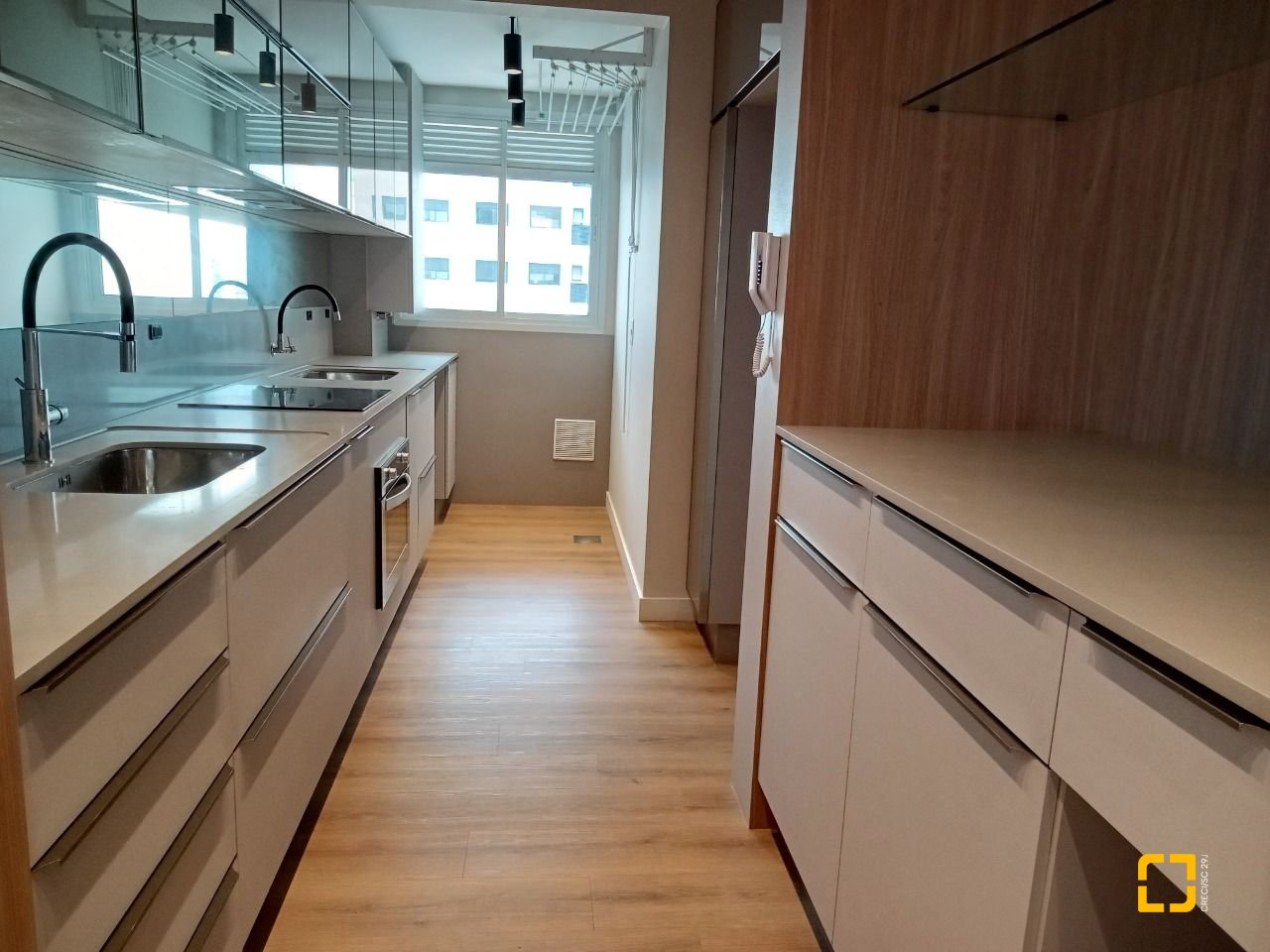 Apartamento com 92m², 4 quartos (sendo 1 suíte), 2 garagens, no bairro Kobrasol em São José