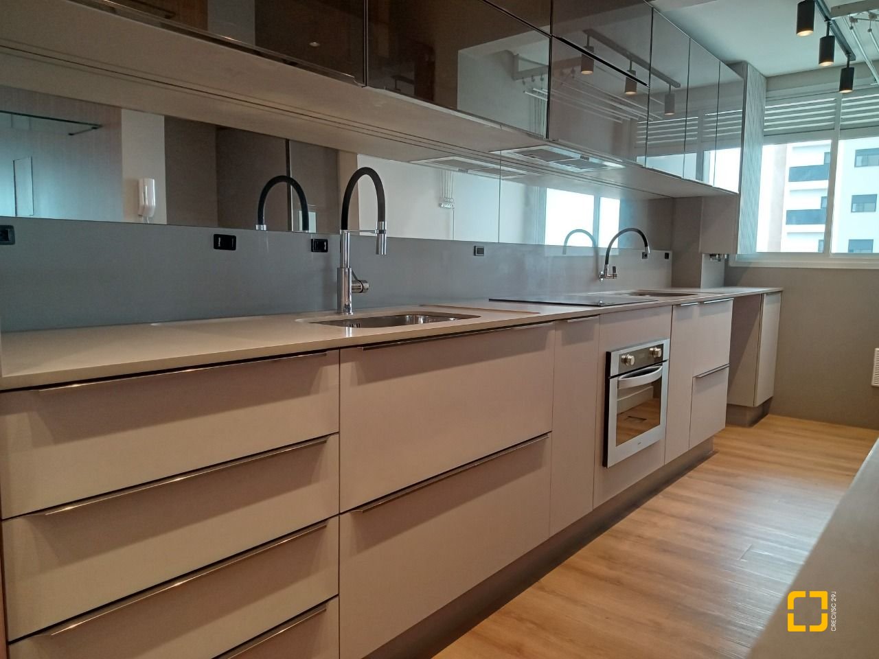 Apartamento com 92m², 4 quartos (sendo 1 suíte), 2 garagens, no bairro Kobrasol em São José