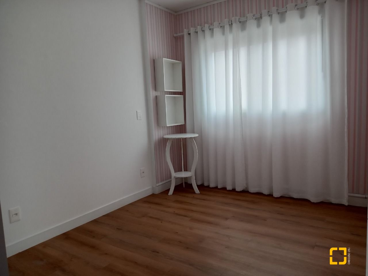 Apartamento com 92m², 4 quartos (sendo 1 suíte), 2 garagens, no bairro Kobrasol em São José