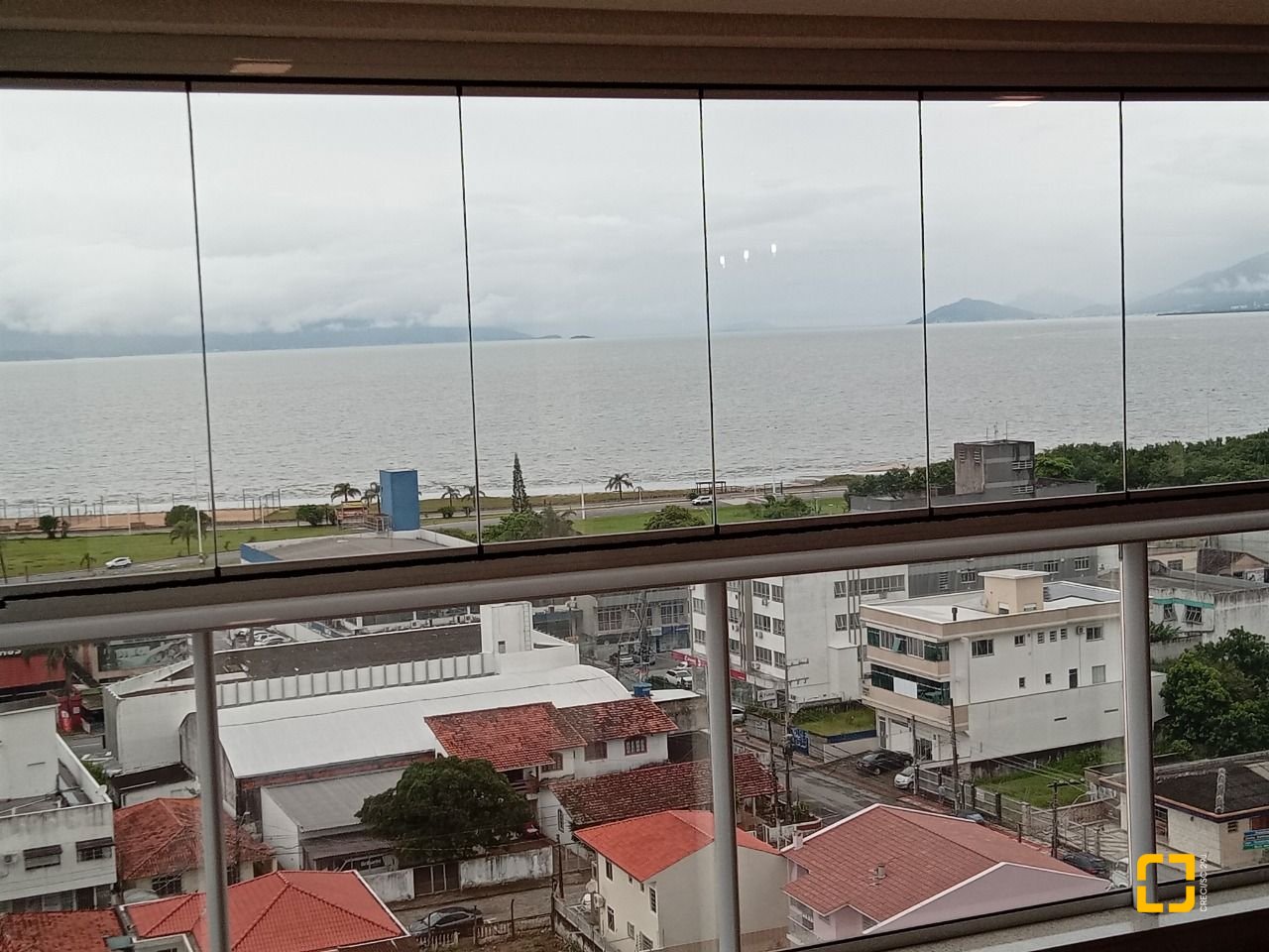 Apartamento com 92m², 4 quartos (sendo 1 suíte), 2 garagens, no bairro Kobrasol em São José