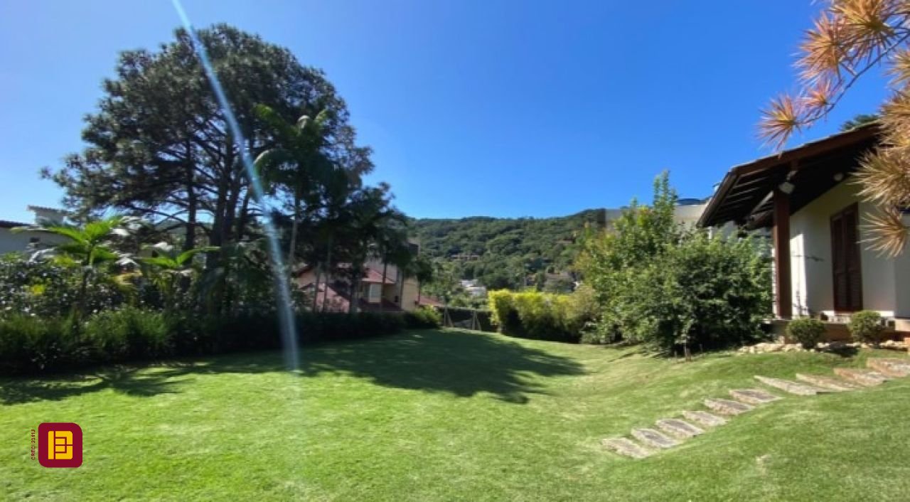 Casa com 680m², 6 quartos (sendo 3 suítes), 6 garagens, no bairro Lagoinha em Florianópolis