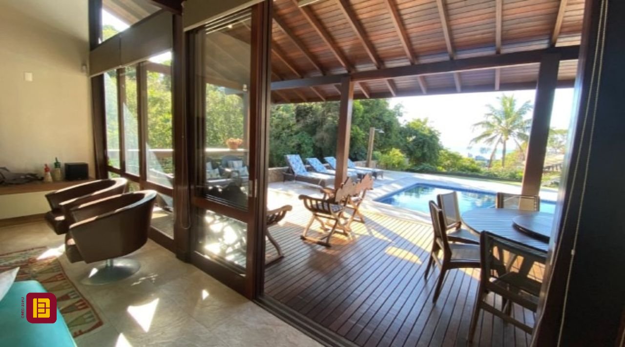 Casa com 680m², 6 quartos (sendo 3 suítes), 6 garagens, no bairro Lagoinha em Florianópolis