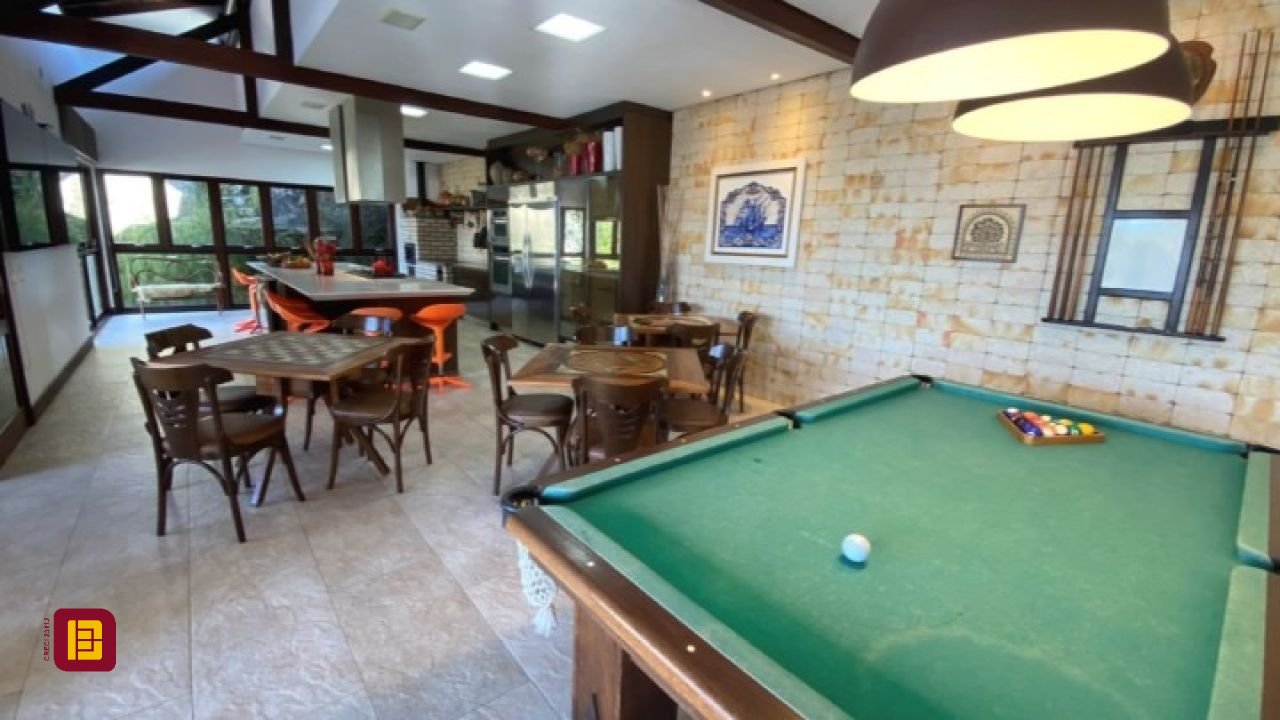 Casa com 680m², 6 quartos (sendo 3 suítes), 6 garagens, no bairro Lagoinha em Florianópolis