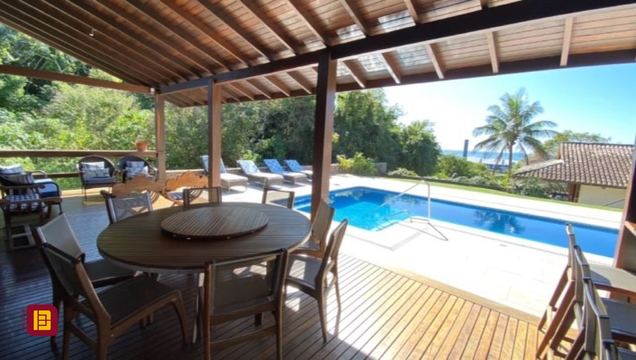 Casa com 680m², 6 quartos (sendo 3 suítes), 6 garagens, no bairro Lagoinha em Florianópolis
