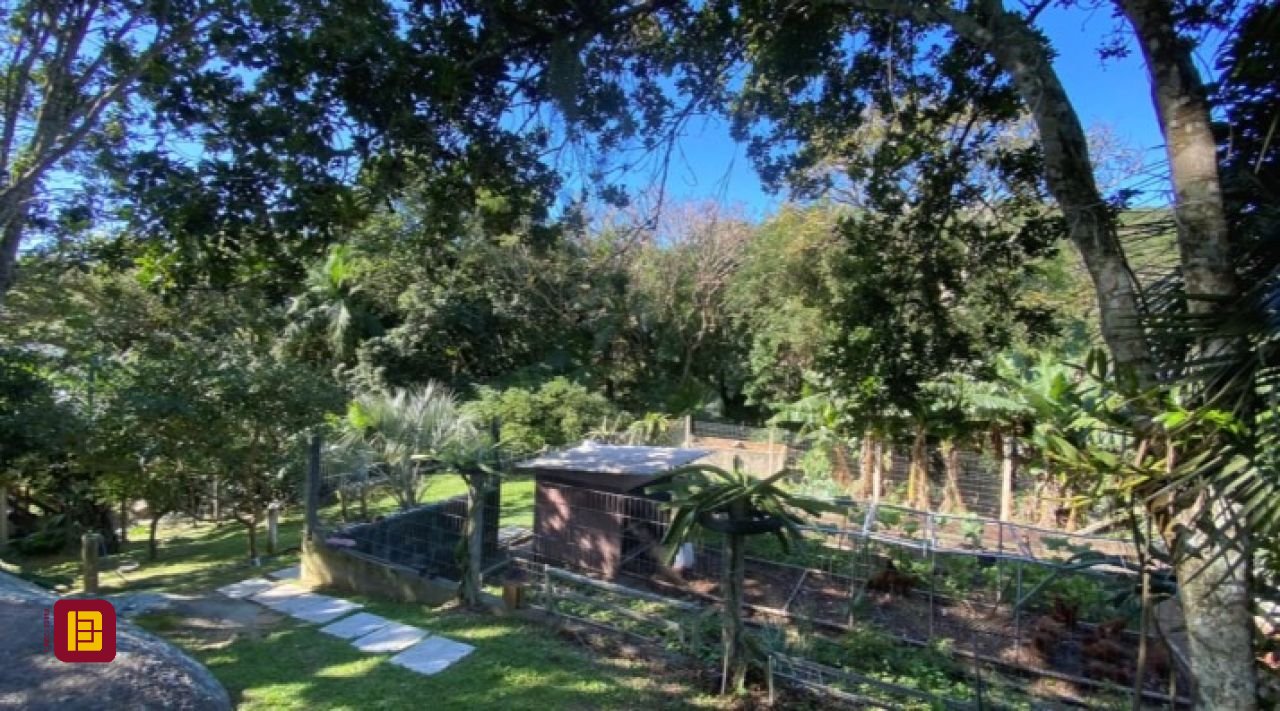Casa com 680m², 6 quartos (sendo 3 suítes), 6 garagens, no bairro Lagoinha em Florianópolis
