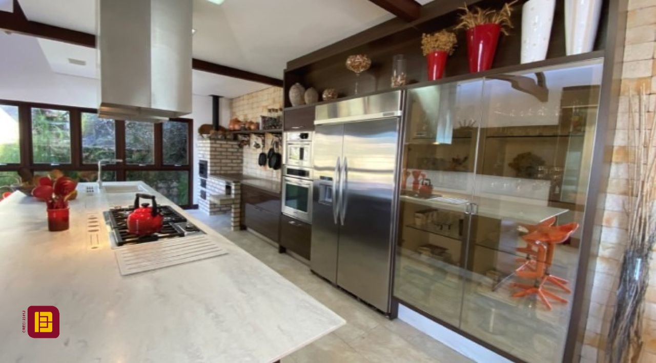 Casa com 680m², 6 quartos (sendo 3 suítes), 6 garagens, no bairro Lagoinha em Florianópolis