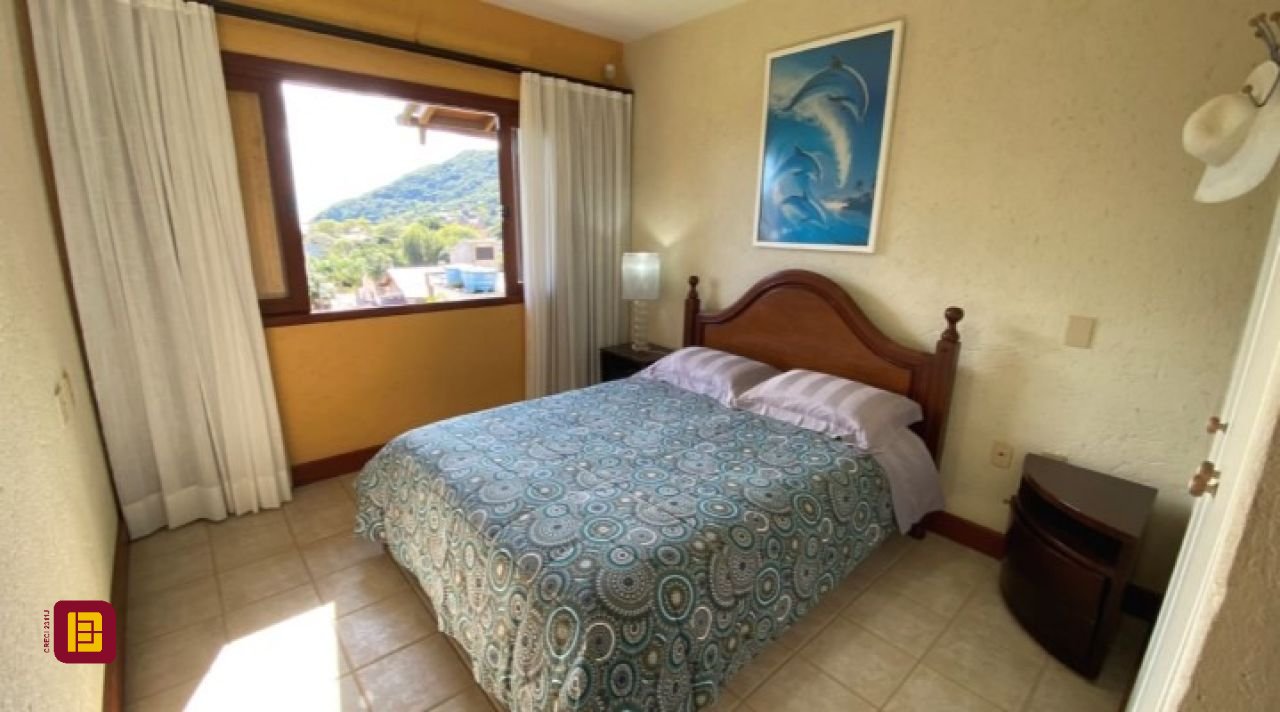 Casa com 680m², 6 quartos (sendo 3 suítes), 6 garagens, no bairro Lagoinha em Florianópolis