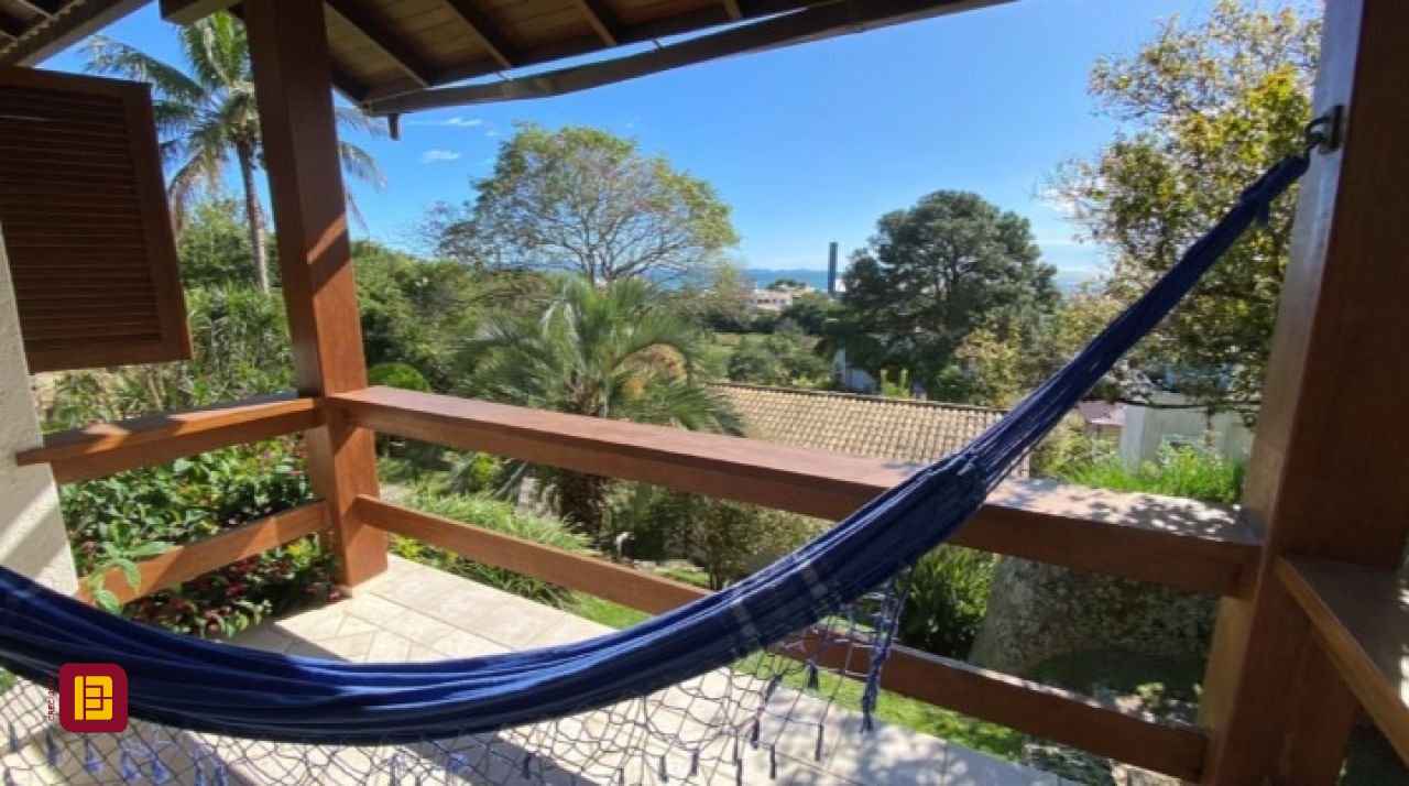 Casa com 680m², 6 quartos (sendo 3 suítes), 6 garagens, no bairro Lagoinha em Florianópolis