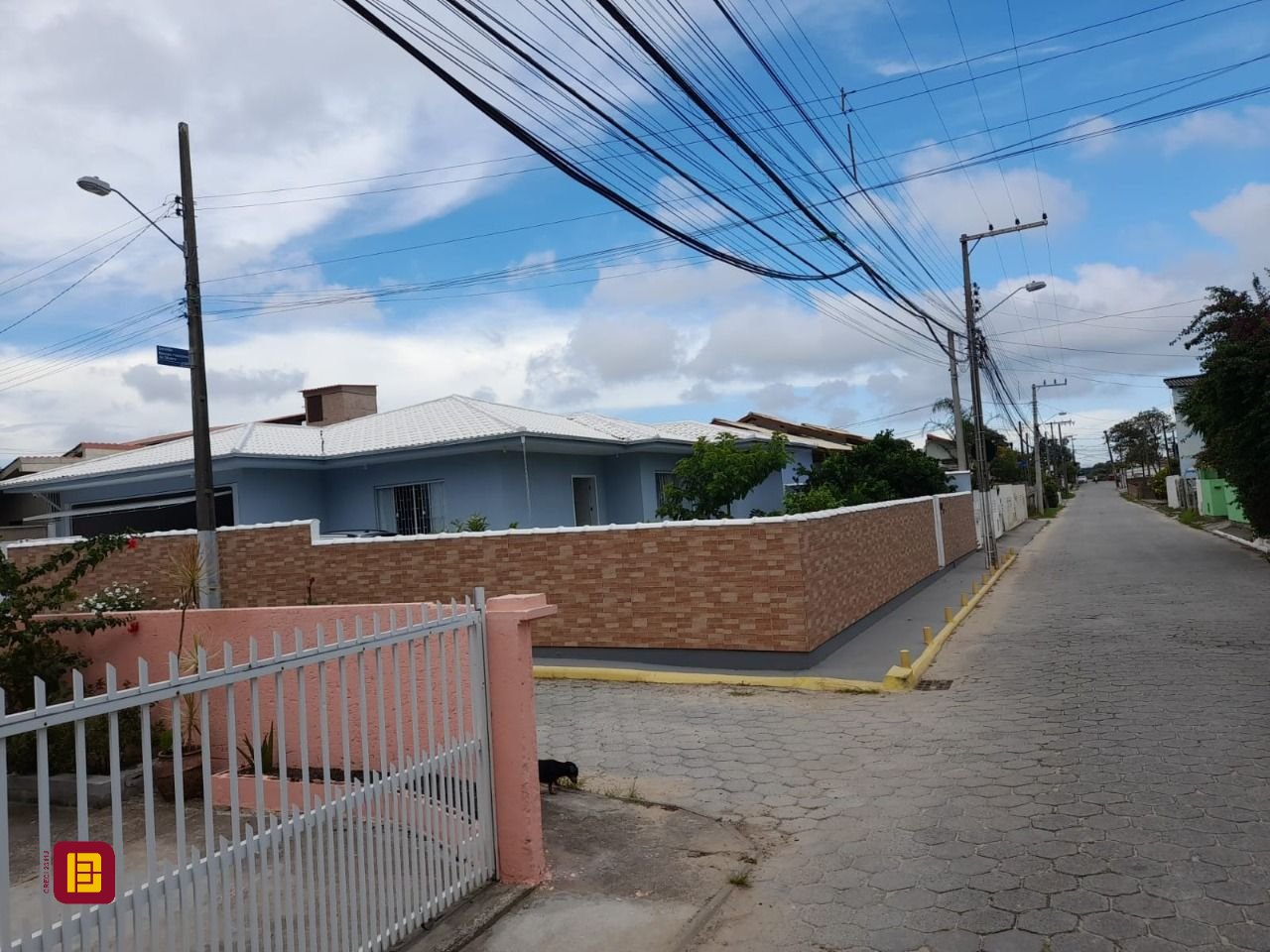 Casa com 200m², 4 quartos (sendo 1 suíte), 2 garagens, no bairro Rio Vermelho em Florianópolis