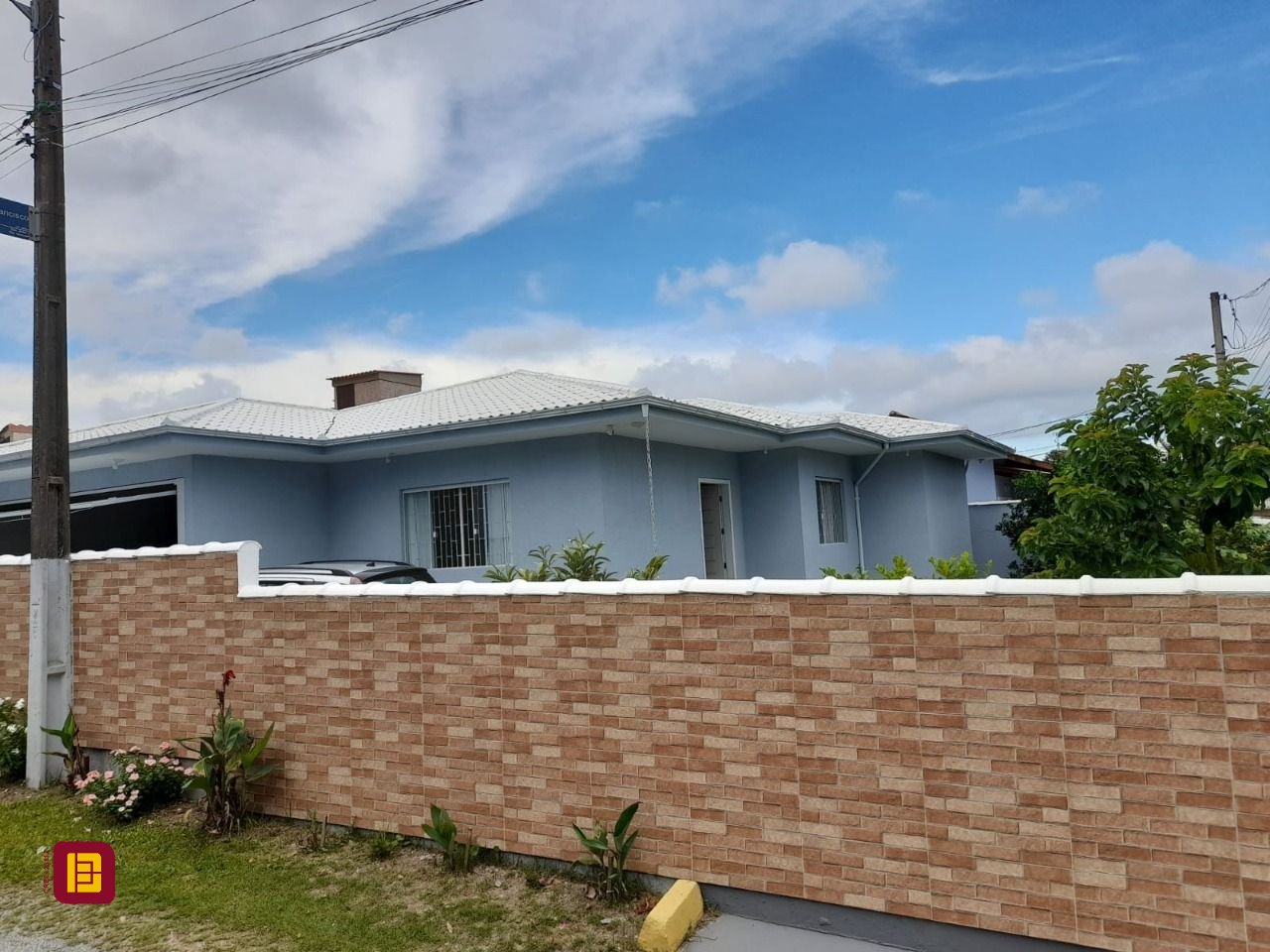 Casa com 200m², 4 quartos (sendo 1 suíte), 2 garagens, no bairro Rio Vermelho em Florianópolis
