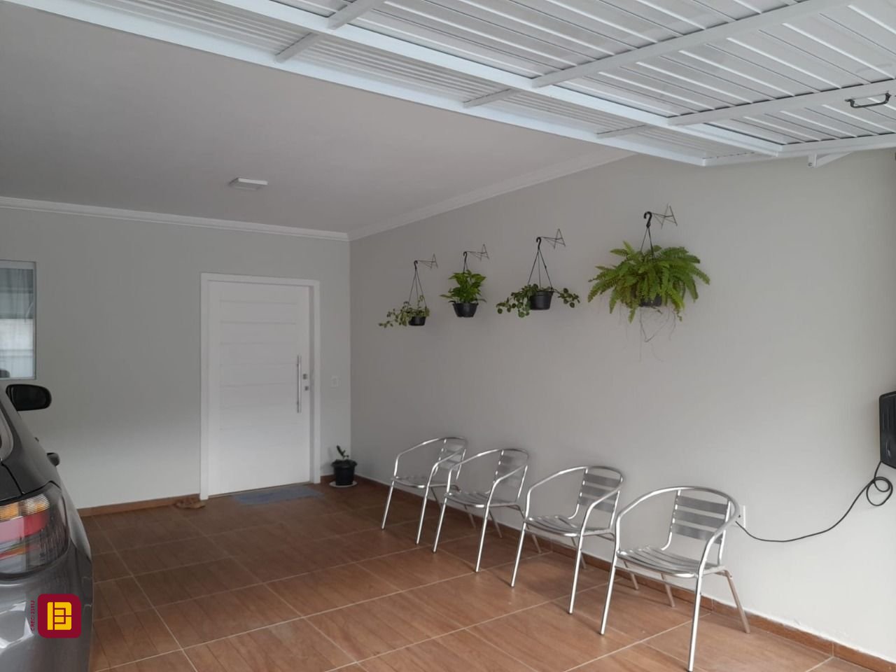 Casa com 200m², 4 quartos (sendo 1 suíte), 2 garagens, no bairro Rio Vermelho em Florianópolis
