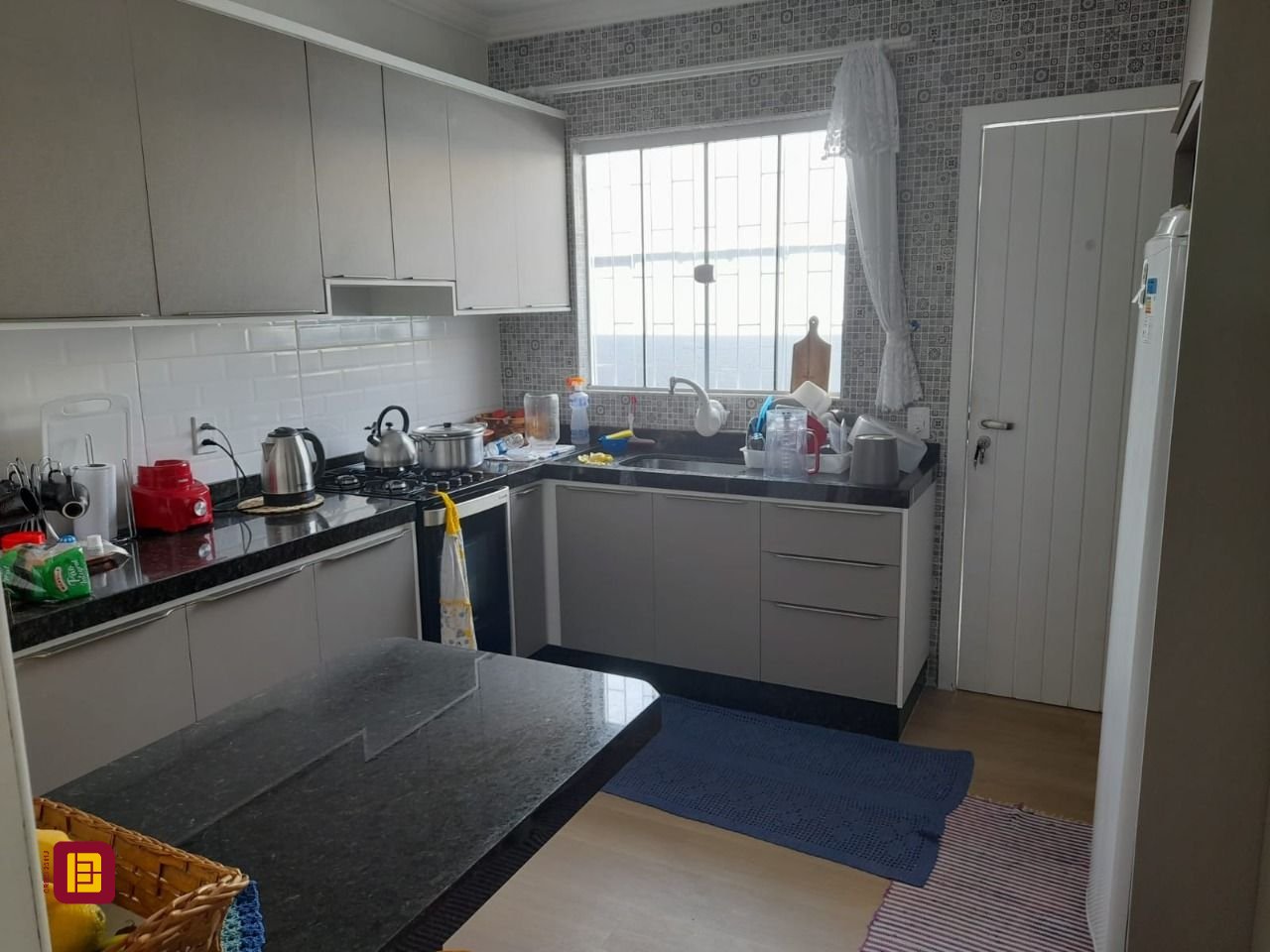 Casa com 200m², 4 quartos (sendo 1 suíte), 2 garagens, no bairro Rio Vermelho em Florianópolis