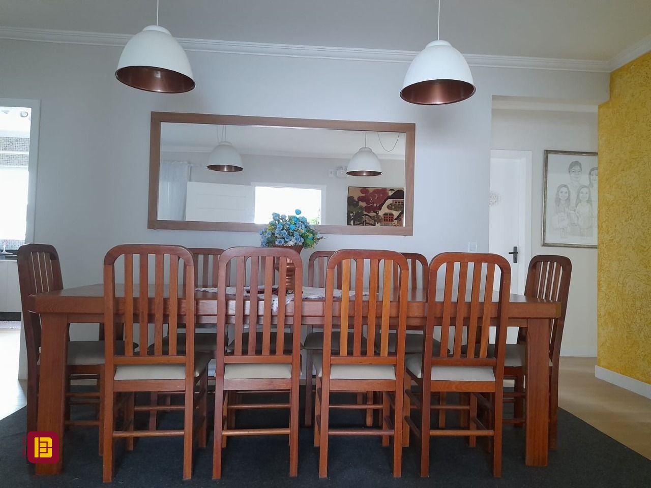 Casa com 200m², 4 quartos (sendo 1 suíte), 2 garagens, no bairro Rio Vermelho em Florianópolis