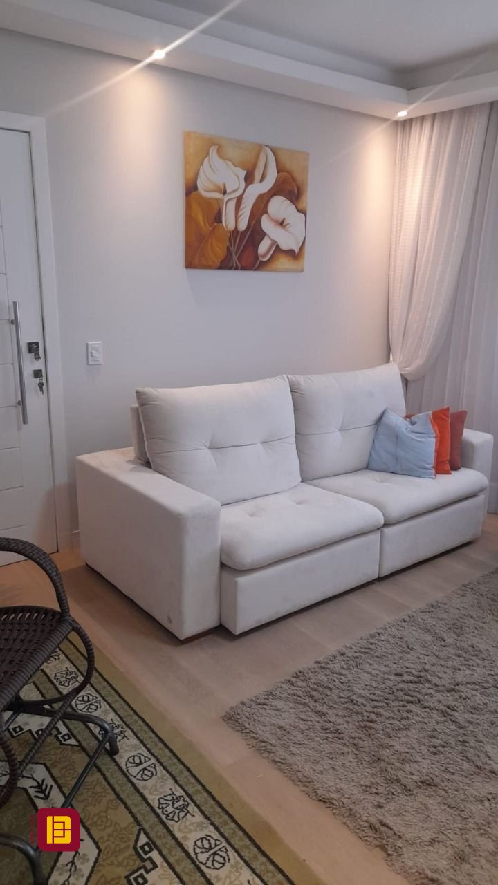 Casa com 200m², 4 quartos (sendo 1 suíte), 2 garagens, no bairro Rio Vermelho em Florianópolis