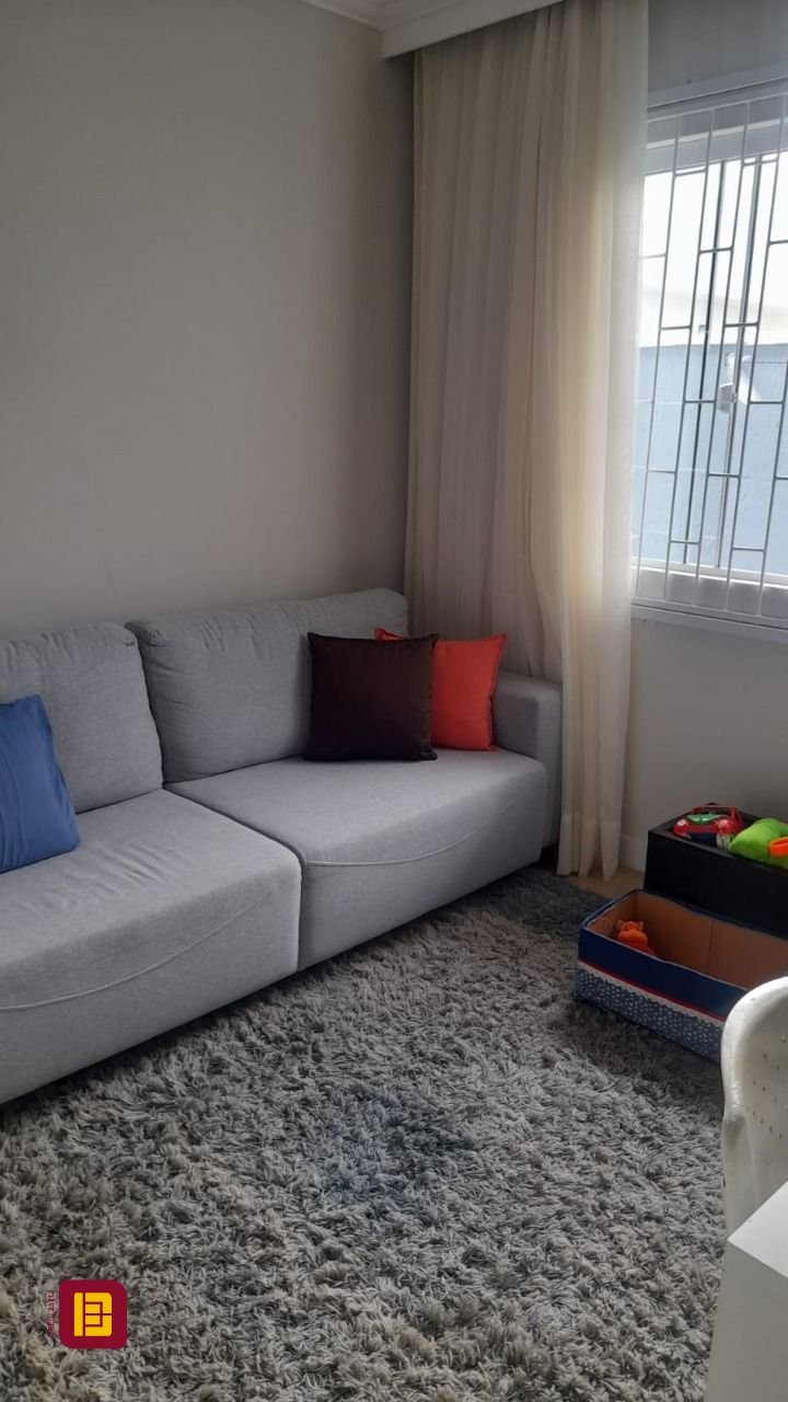 Casa com 200m², 4 quartos (sendo 1 suíte), 2 garagens, no bairro Rio Vermelho em Florianópolis