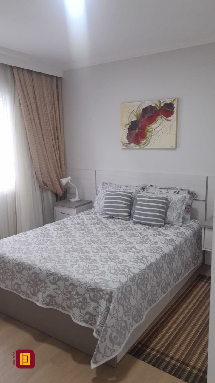 Casa com 200m², 4 quartos (sendo 1 suíte), 2 garagens, no bairro Rio Vermelho em Florianópolis