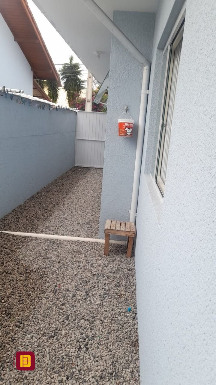 Casa com 200m², 4 quartos (sendo 1 suíte), 2 garagens, no bairro Rio Vermelho em Florianópolis