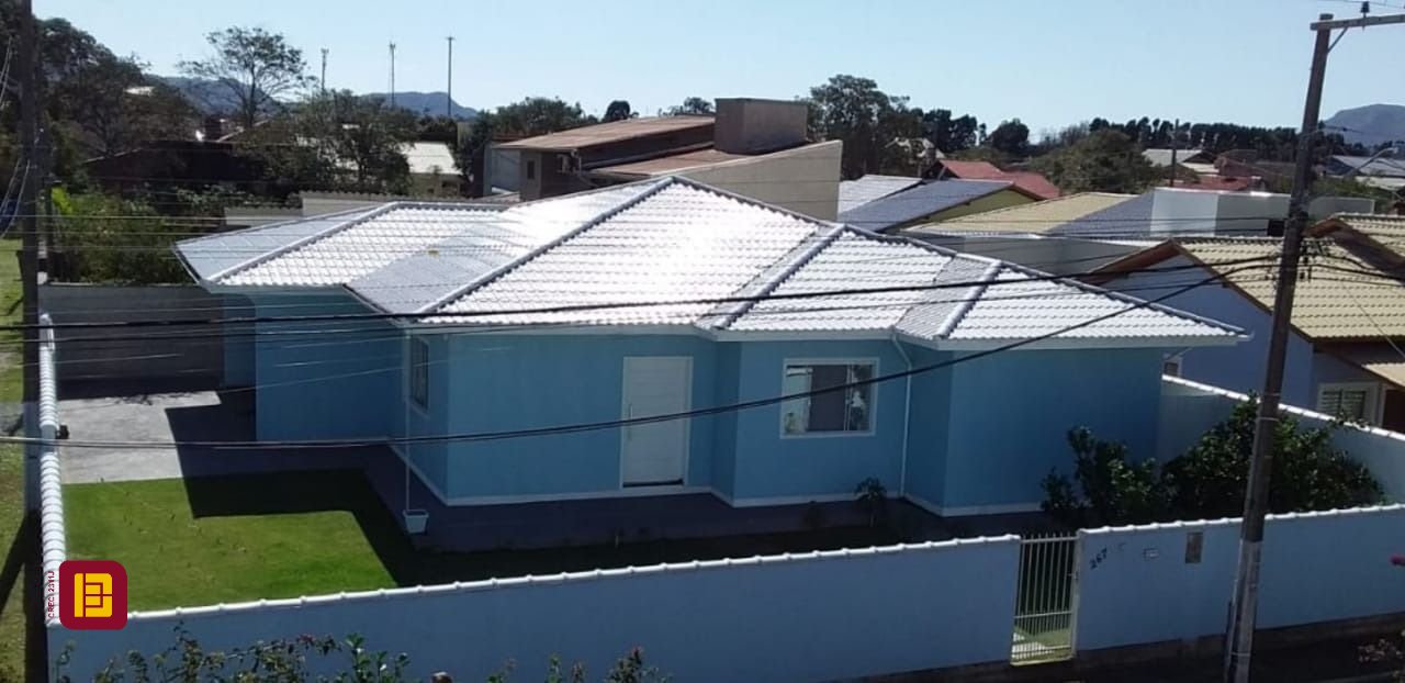 Casa com 200m², 4 quartos (sendo 1 suíte), 2 garagens, no bairro Rio Vermelho em Florianópolis