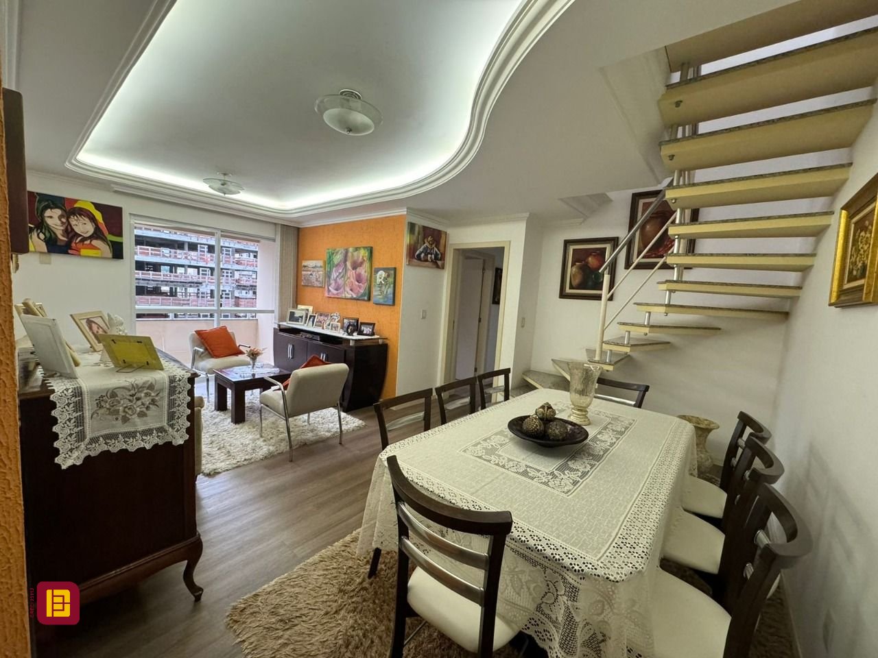 Cobertura com 182m², 3 quartos (sendo 1 suíte), 2 garagens, no bairro Córrego Grande em Florianópolis