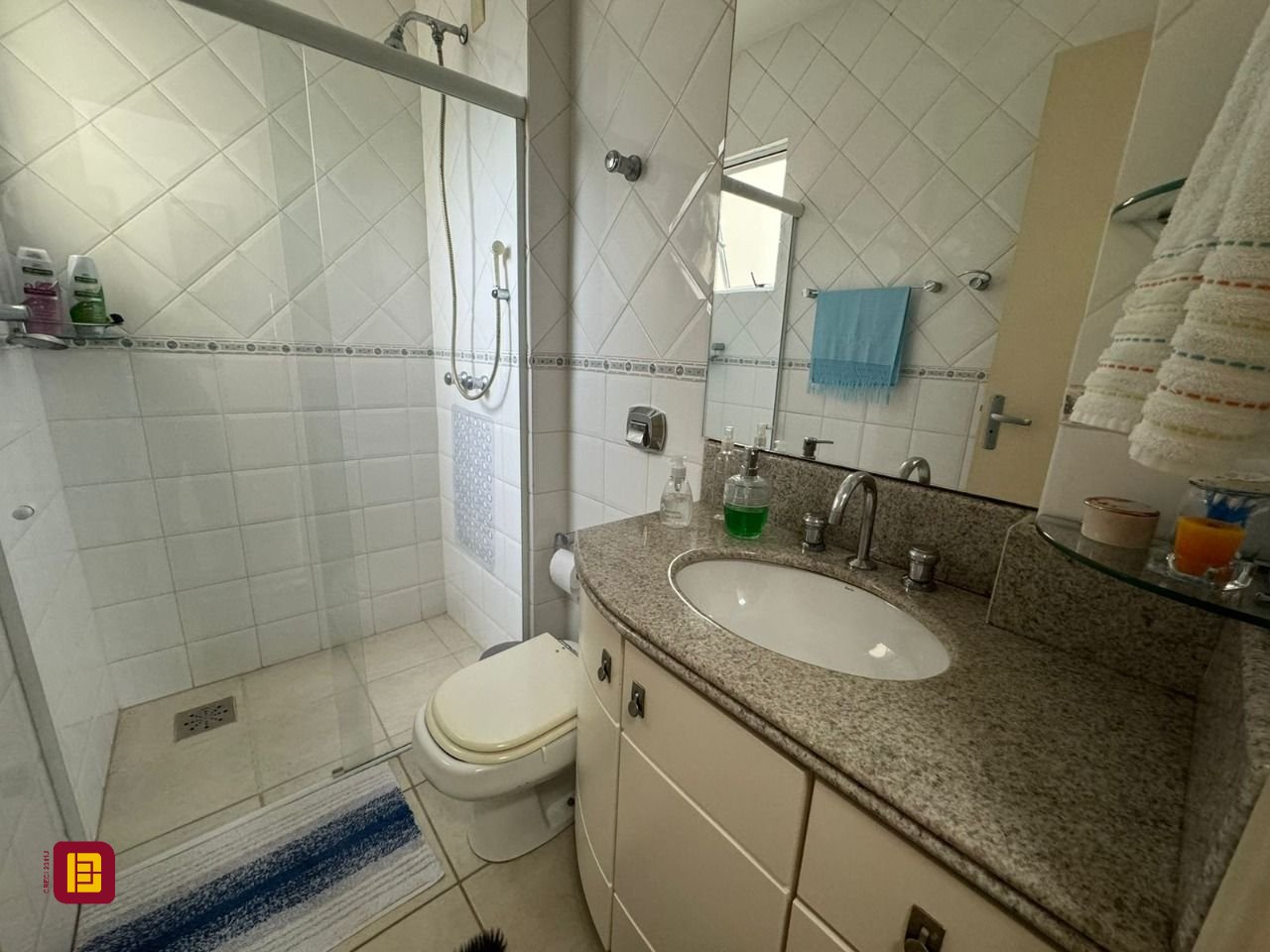 Cobertura com 182m², 3 quartos (sendo 1 suíte), 2 garagens, no bairro Córrego Grande em Florianópolis