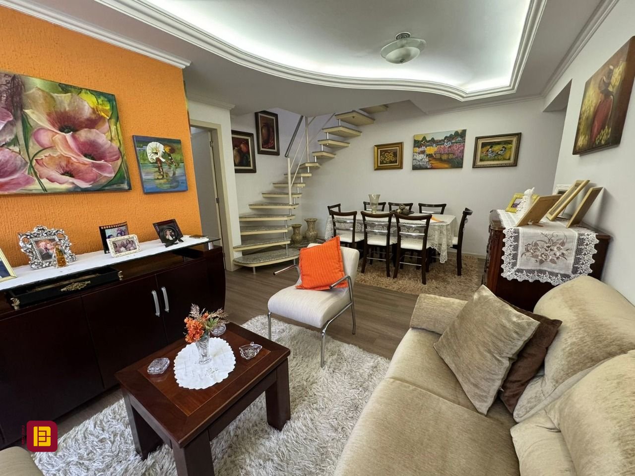 Cobertura com 182m², 3 quartos (sendo 1 suíte), 2 garagens, no bairro Córrego Grande em Florianópolis