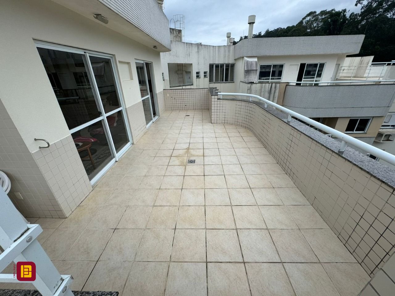 Cobertura com 182m², 3 quartos (sendo 1 suíte), 2 garagens, no bairro Córrego Grande em Florianópolis