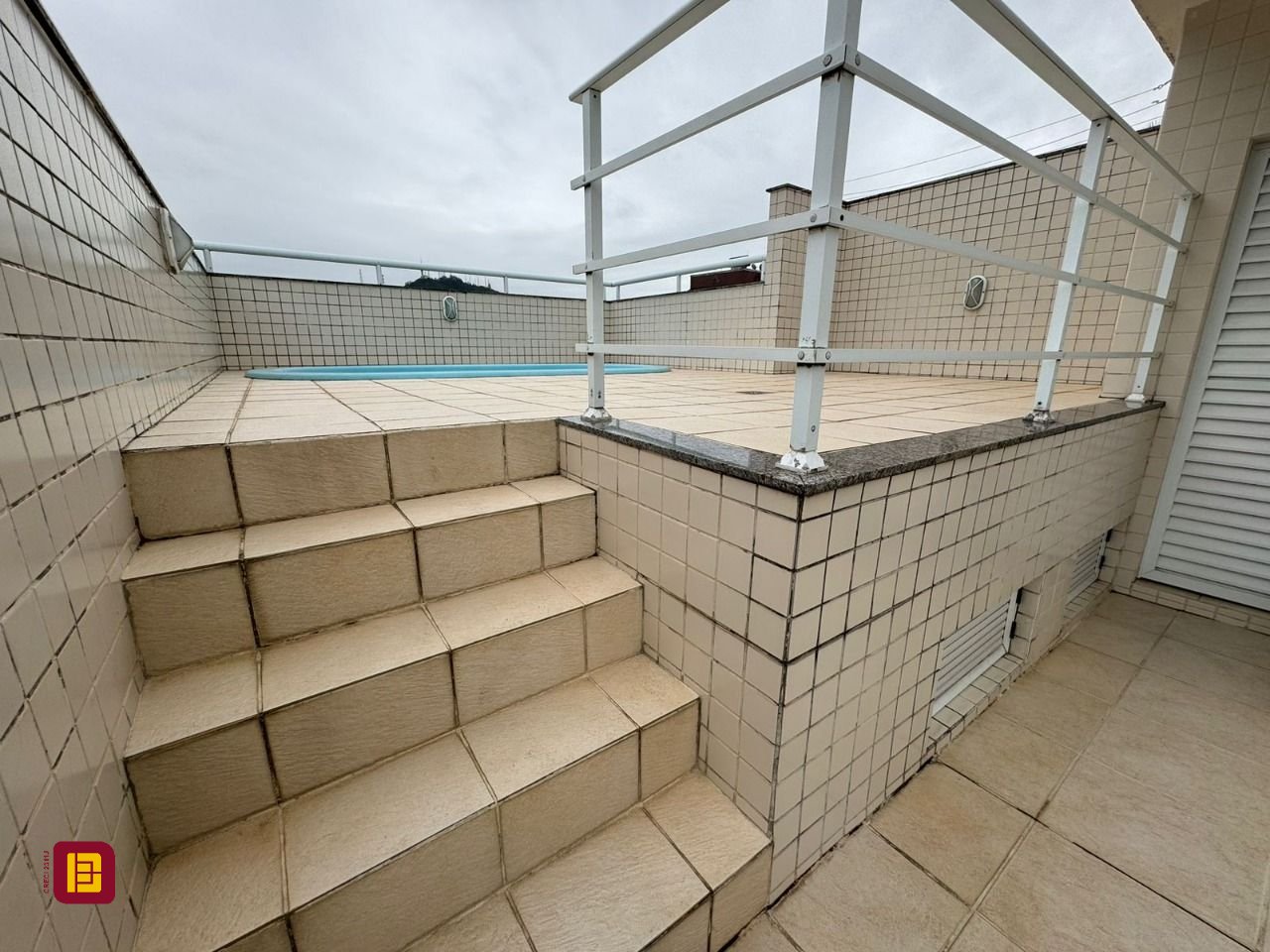 Cobertura com 182m², 3 quartos (sendo 1 suíte), 2 garagens, no bairro Córrego Grande em Florianópolis
