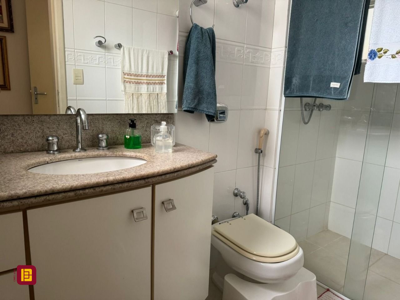 Cobertura com 182m², 3 quartos (sendo 1 suíte), 2 garagens, no bairro Córrego Grande em Florianópolis