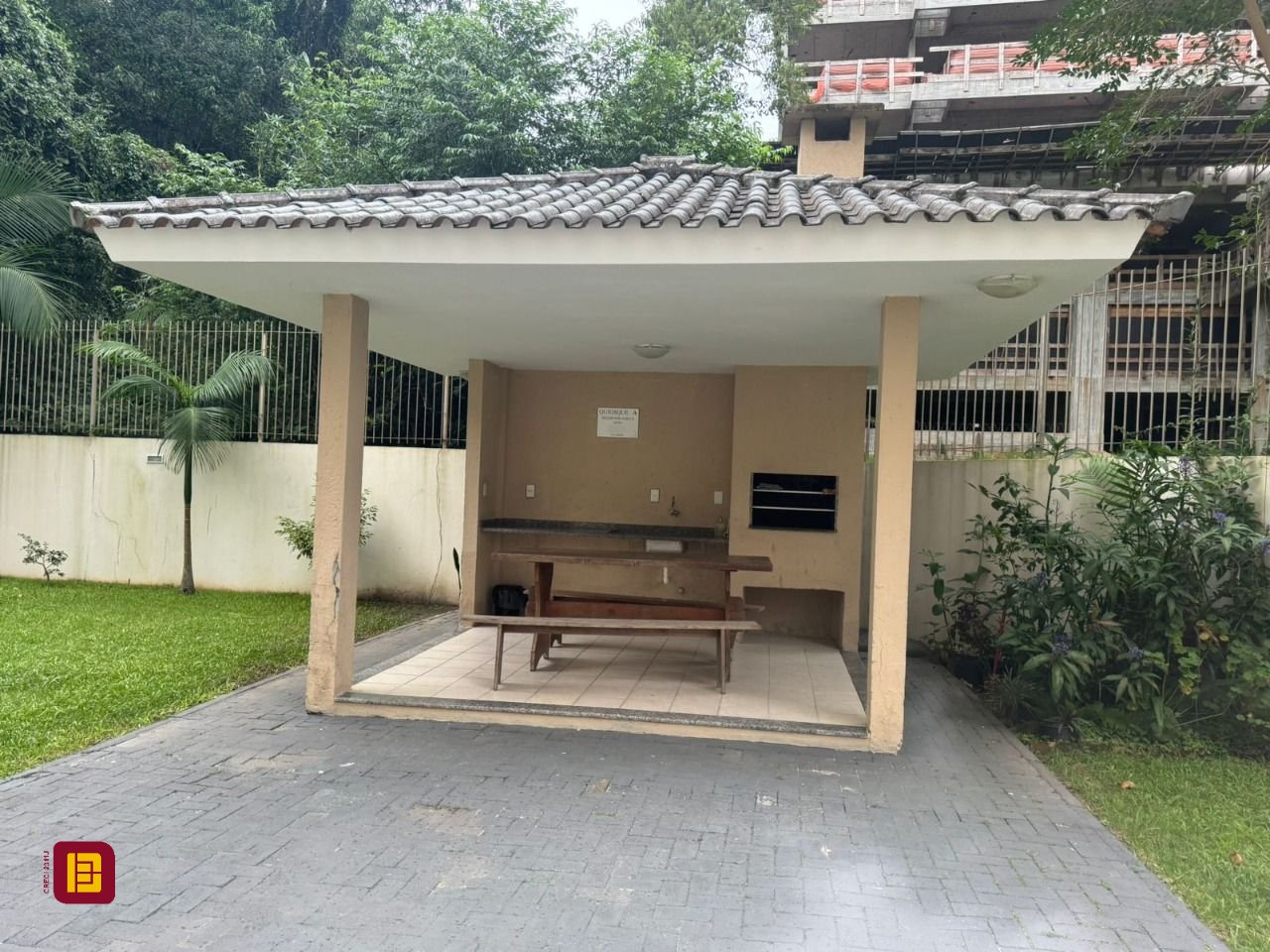 Cobertura com 182m², 3 quartos (sendo 1 suíte), 2 garagens, no bairro Córrego Grande em Florianópolis