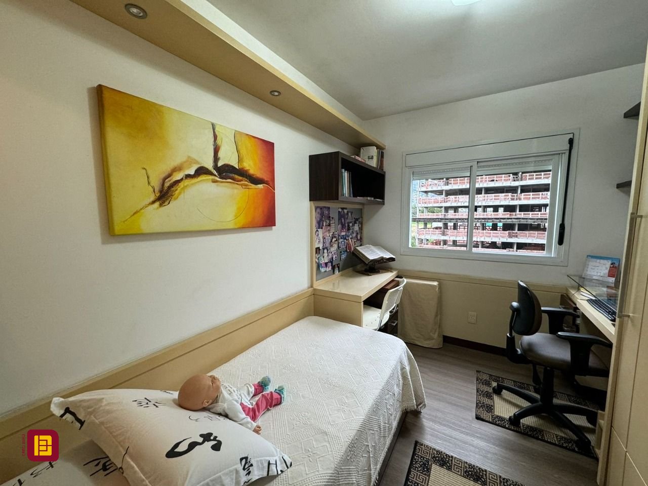 Cobertura com 182m², 3 quartos (sendo 1 suíte), 2 garagens, no bairro Córrego Grande em Florianópolis