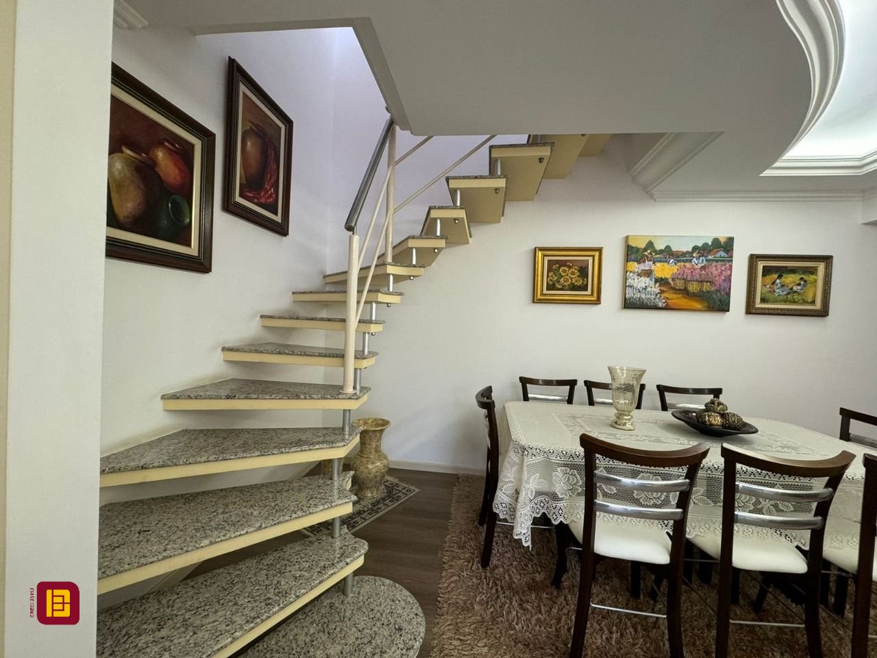 Cobertura com 182m², 3 quartos (sendo 1 suíte), 2 garagens, no bairro Córrego Grande em Florianópolis