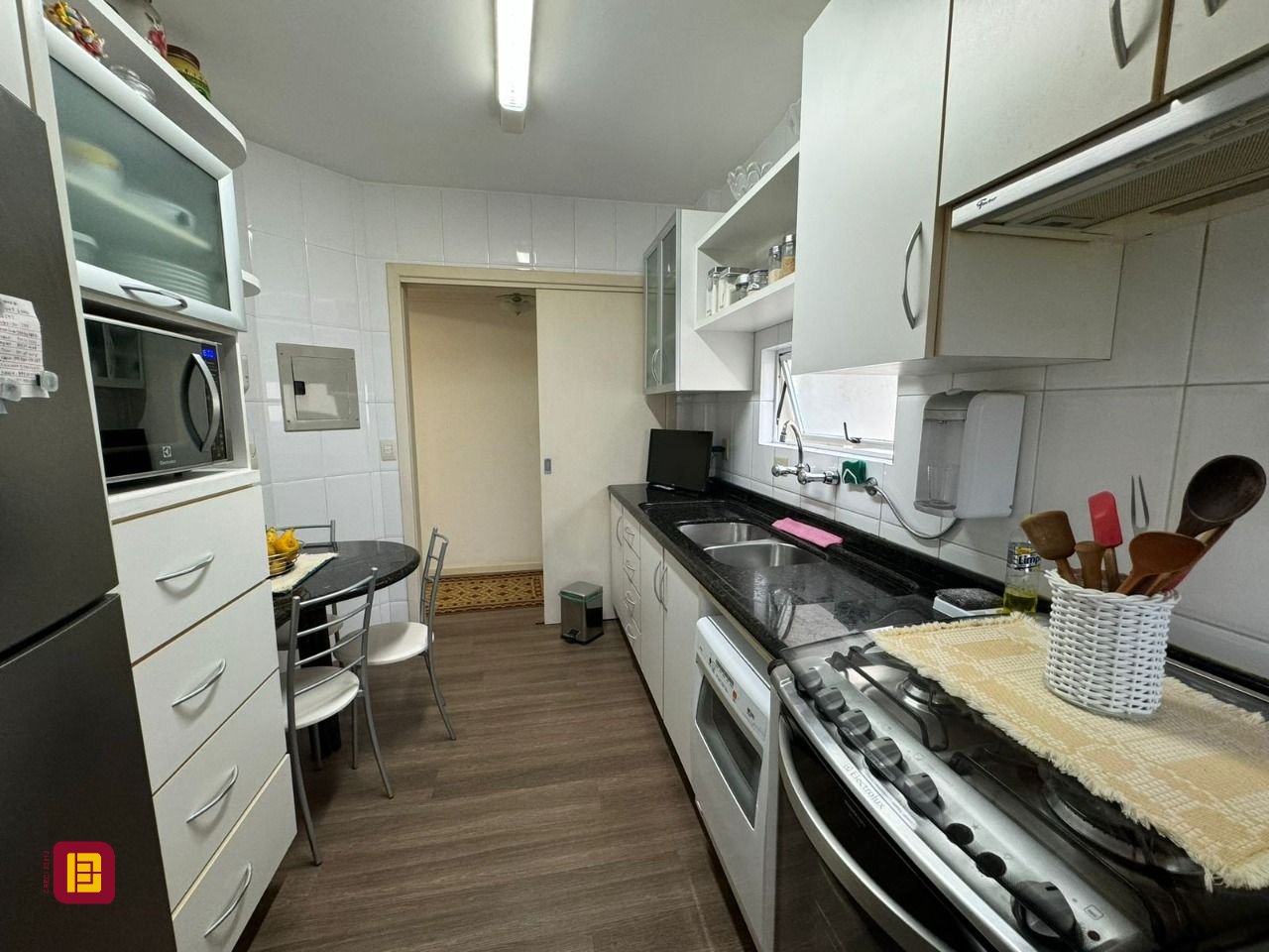 Cobertura com 182m², 3 quartos (sendo 1 suíte), 2 garagens, no bairro Córrego Grande em Florianópolis