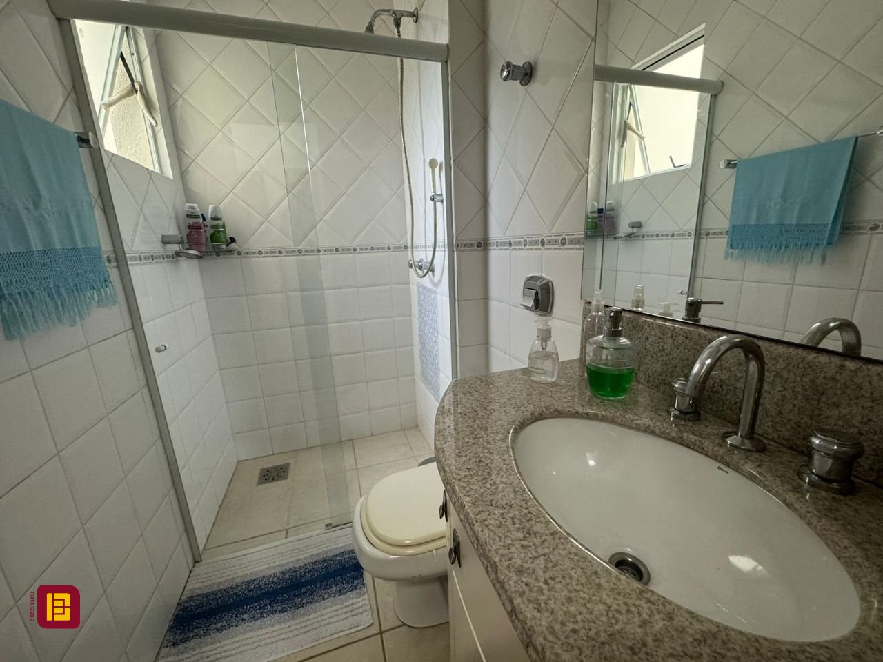 Cobertura com 182m², 3 quartos (sendo 1 suíte), 2 garagens, no bairro Córrego Grande em Florianópolis