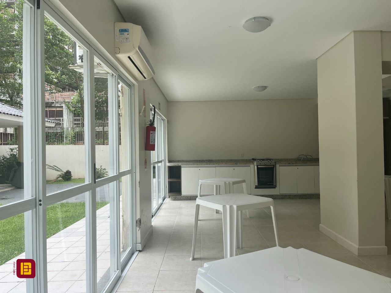 Cobertura com 182m², 3 quartos (sendo 1 suíte), 2 garagens, no bairro Córrego Grande em Florianópolis