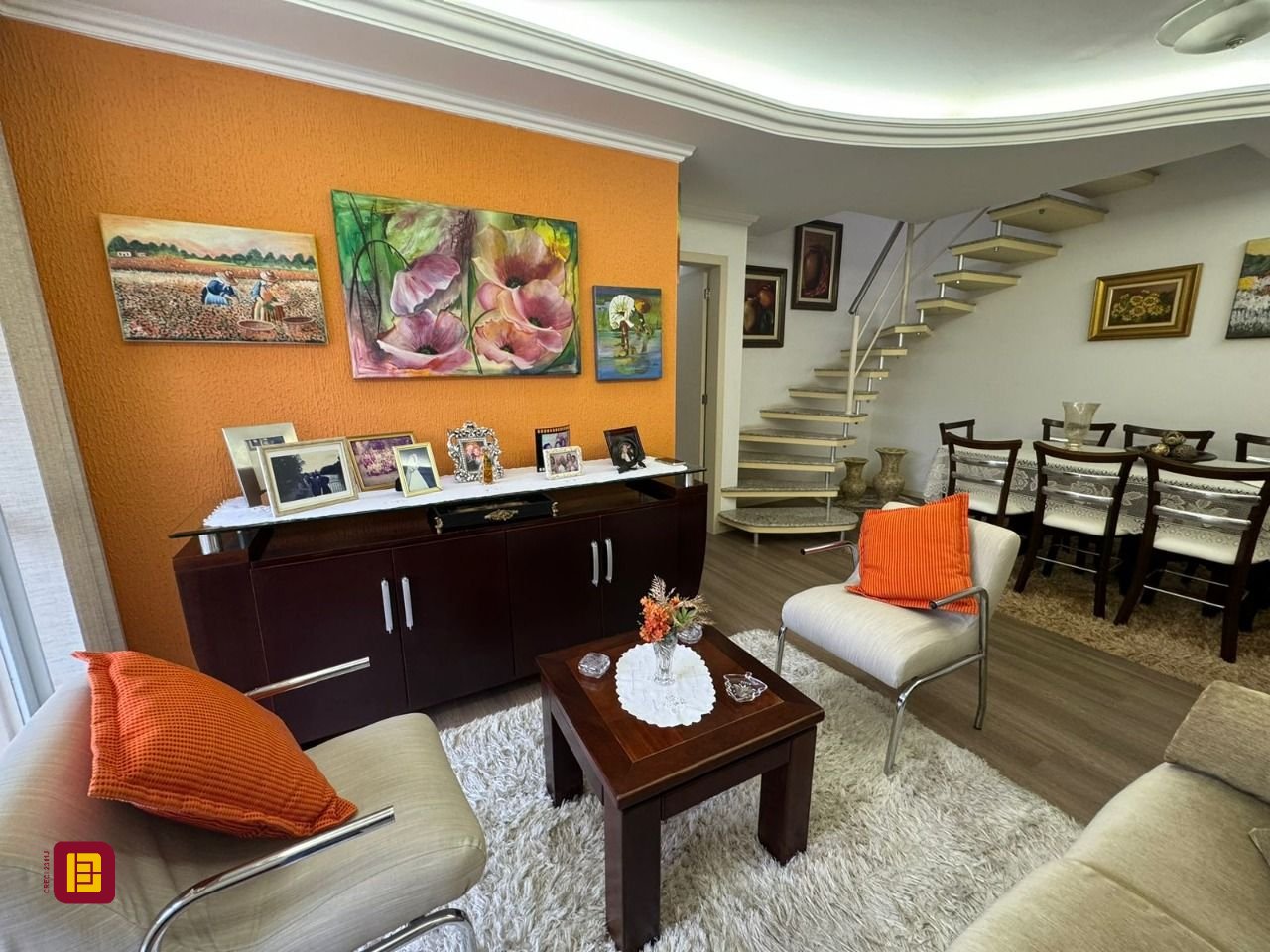 Cobertura com 182m², 3 quartos (sendo 1 suíte), 2 garagens, no bairro Córrego Grande em Florianópolis