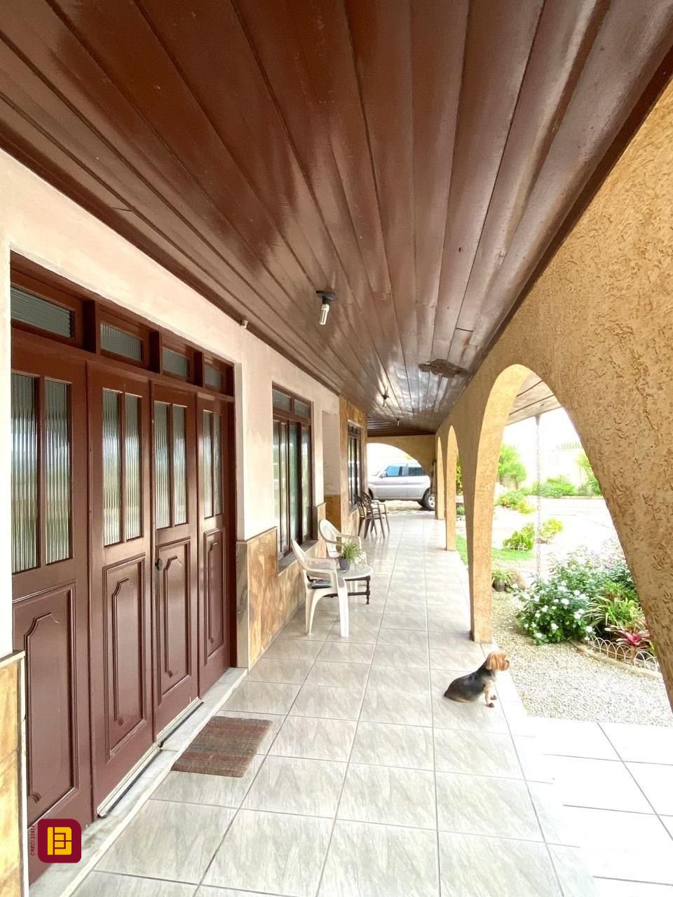Casa com 320m², 4 quartos (sendo 1 suíte), 3 garagens, no bairro Praia Comprida em São José