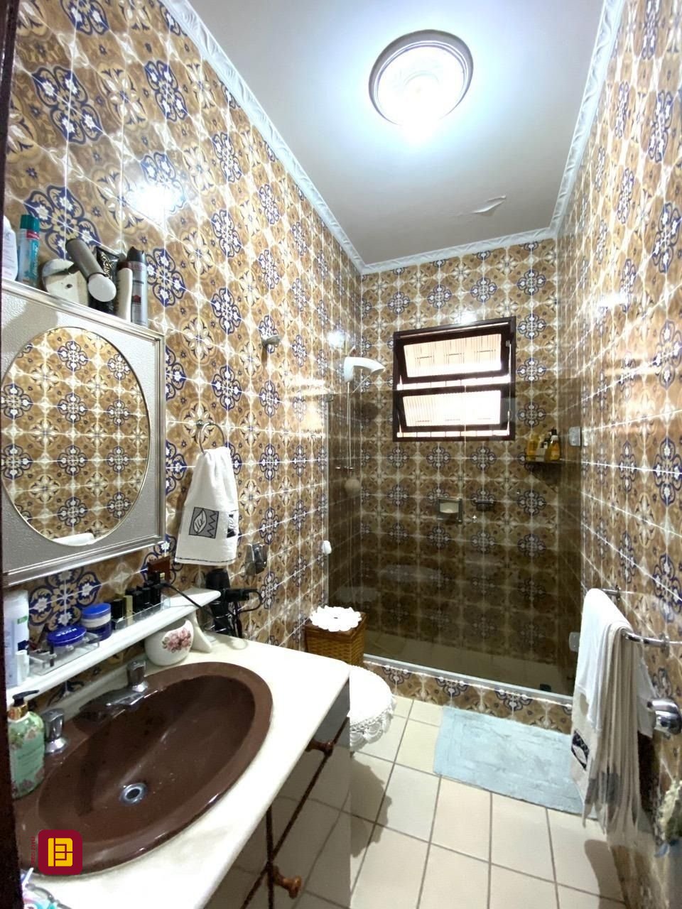 Casa com 320m², 4 quartos (sendo 1 suíte), 3 garagens, no bairro Praia Comprida em São José
