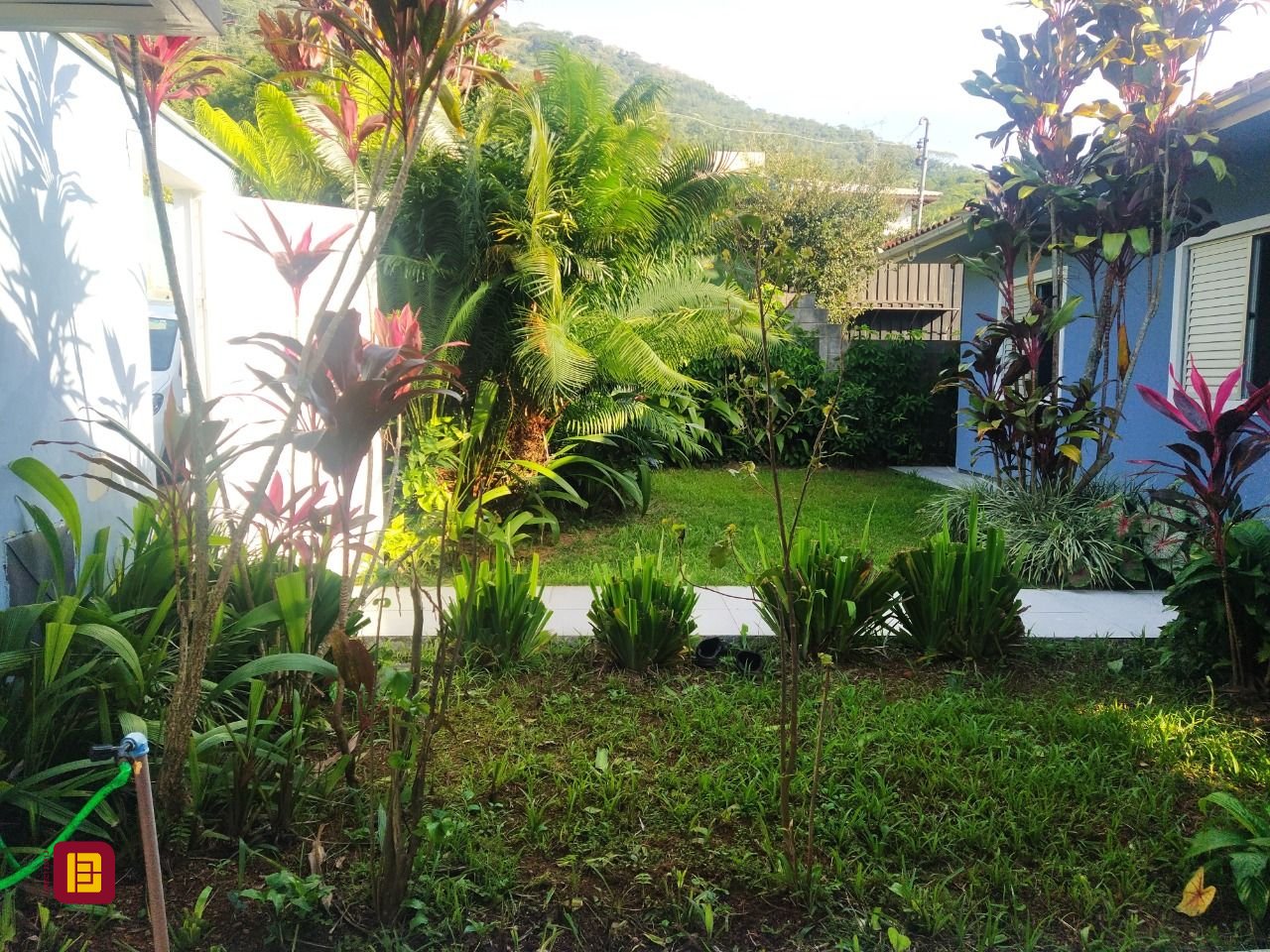 Casa com 85m², 2 quartos, 3 garagens, no bairro Ribeirão da Ilha em Florianópolis