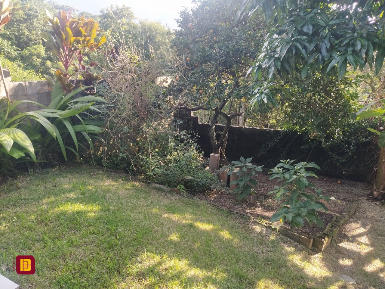 Casa com 85m², 2 quartos, 3 garagens, no bairro Ribeirão da Ilha em Florianópolis
