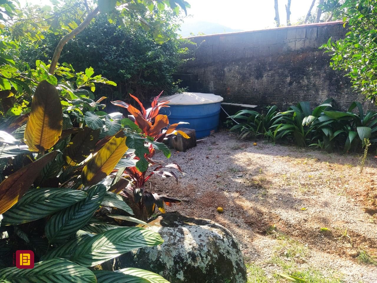 Casa com 85m², 2 quartos, 3 garagens, no bairro Ribeirão da Ilha em Florianópolis