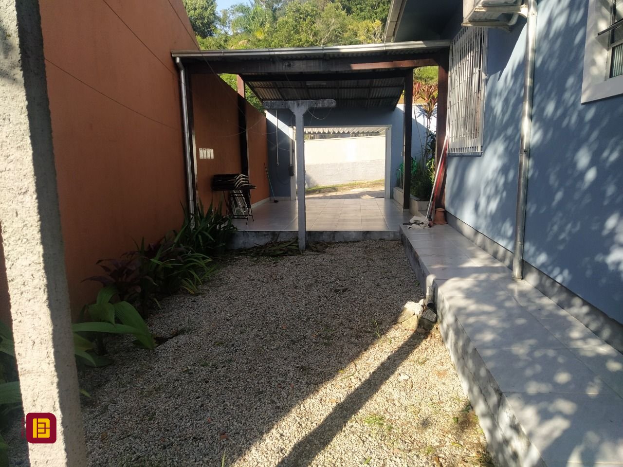 Casa com 85m², 2 quartos, 3 garagens, no bairro Ribeirão da Ilha em Florianópolis