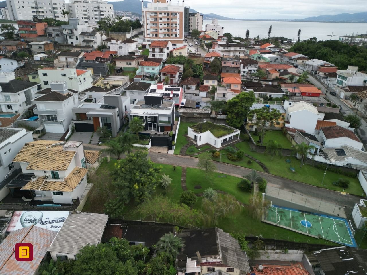 Terreno com 355m², no bairro Estreito em Florianópolis