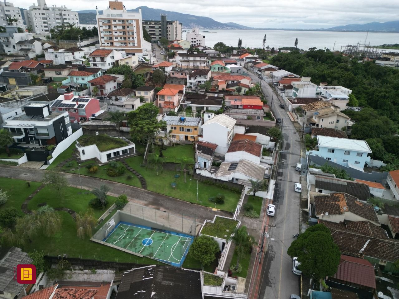 Terreno com 355m², no bairro Estreito em Florianópolis