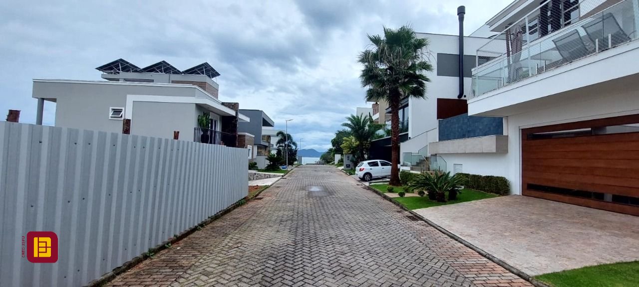 Terreno com 355m², no bairro Estreito em Florianópolis