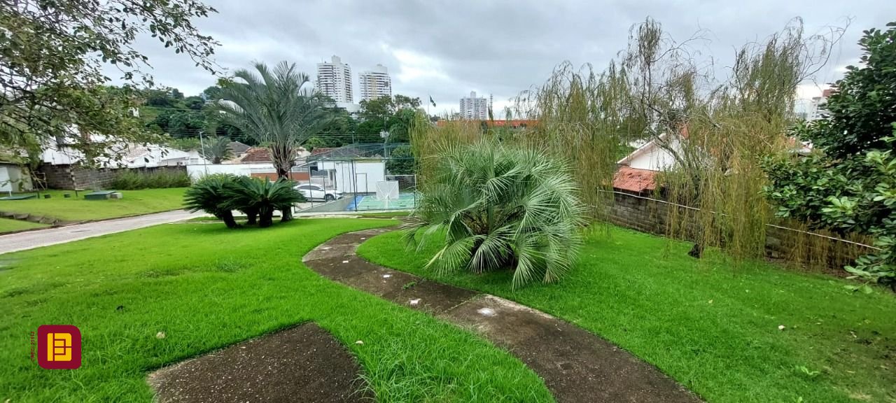 Terreno com 355m², no bairro Estreito em Florianópolis