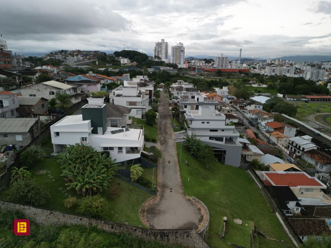 Terreno com 355m², no bairro Estreito em Florianópolis