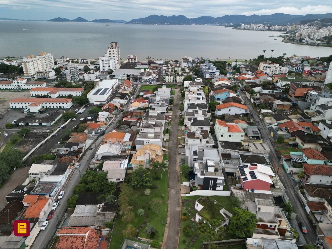 Terreno com 355m², no bairro Estreito em Florianópolis