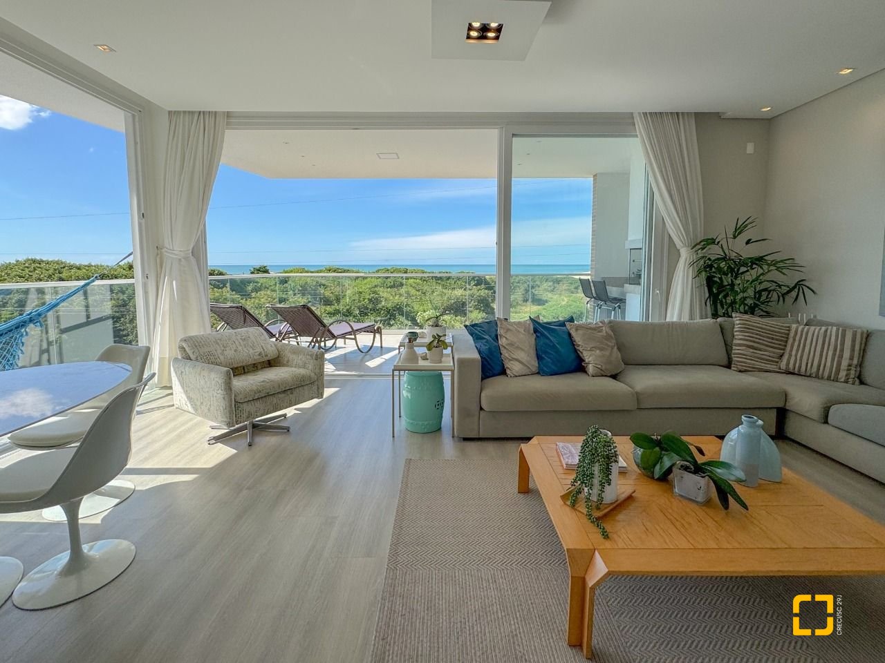 Apartamento com 180m², 3 quartos (sendo 3 suítes), 2 garagens, no bairro Novo Campeche em Florianopolis