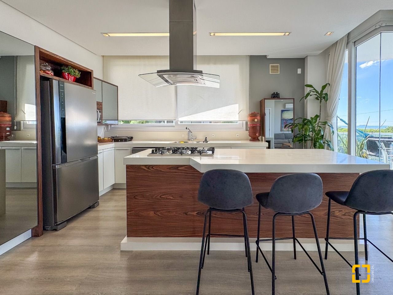 Apartamento com 180m², 3 quartos (sendo 3 suítes), 2 garagens, no bairro Novo Campeche em Florianopolis