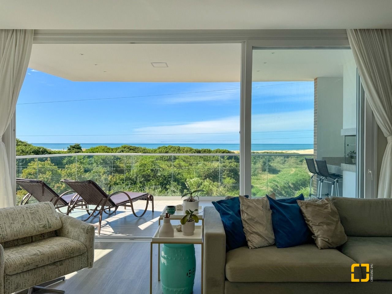 Apartamento com 180m², 3 quartos (sendo 3 suítes), 2 garagens, no bairro Novo Campeche em Florianopolis